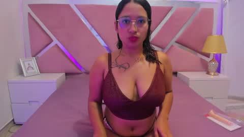 Hot Avie online show from March 28, 8:30 pm