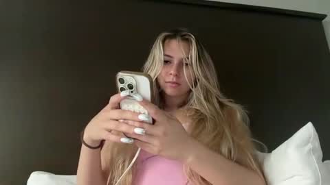 avocadotoocute online show from July 26, 11:56 pm