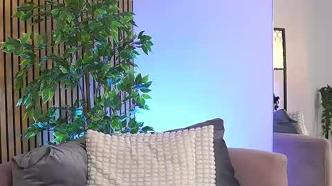 AVRILL CYRUX online show from June 15, 6:46 am