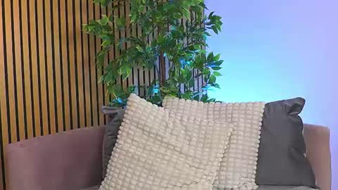 AVRILL CYRUX online show from July 15, 10:31 am
