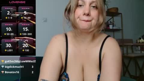 Snapshot of avrora__love chatting on September 23, 4:49 pm Avrora online show from September 23, 4:49 pm