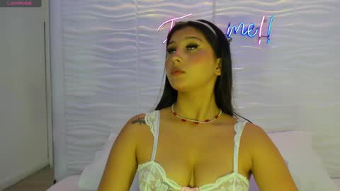 Snapshot of avymilton chatting on December 16, 11:33 am Avy online show from December 16, 11:33 am