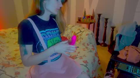 awesomeblossommm online show from January 7, 7:39 pm