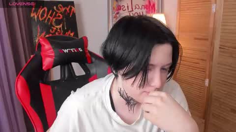 ayaks online show from November 5, 8:30 am