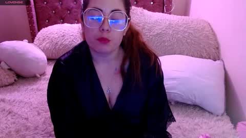 Snapshot of azamy_12 chatting on January 2, 10:33 pm Amanda online show from January 2, 10:33 pm