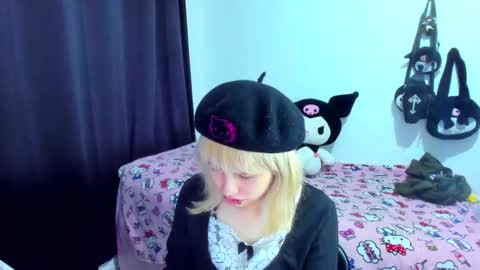 Azu Moure online show from November 22, 4:37 am