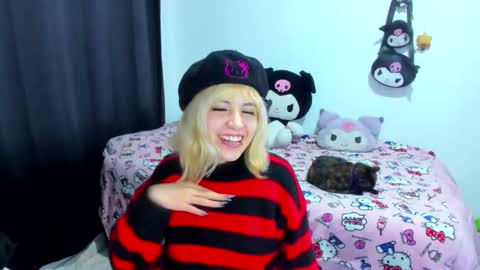 Snapshot of azu_moure chatting on October 25, 3:47 am Azu Moure online show from October 25, 3:47 am