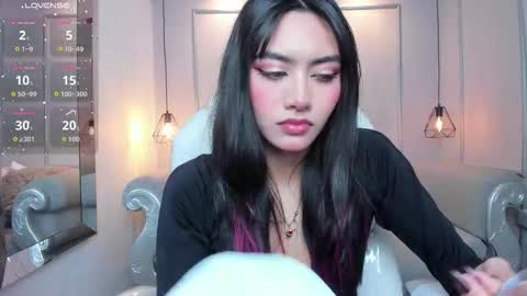 Azura online show from November 5, 7:30 pm