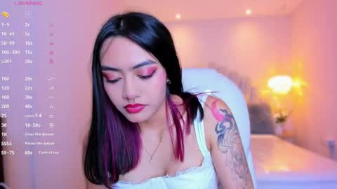 Azura online show from May 4, 7:06 pm