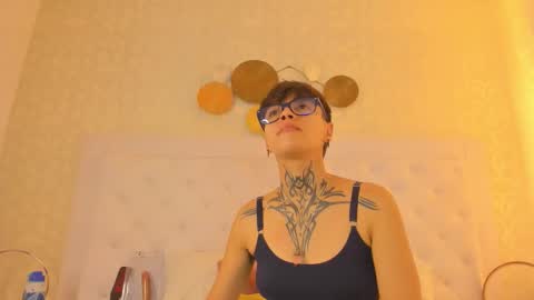 Snapshot of b3k_afrodict chatting on September 27, 8:27 pm Anny online show from September 27, 8:27 pm