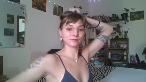 Snapshot of babydemon6 chatting on December 12, 12:33 pm babydemon6 online show from December 12, 12:33 pm