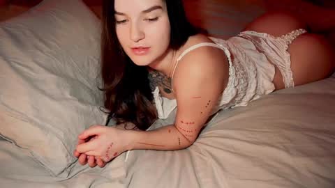 Snapshot of bambi______ chatting on December 17, 1:07 am fae online show from December 17, 1:07 am