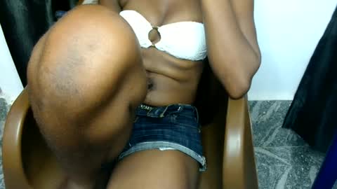 banging_body online show from May 16, 7:55 am
