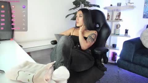 Gabi  online show from November 7, 7:52 pm