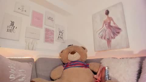 Snapshot of barbie_ev chatting on March 5, 4:24 am Barbara online show from March 5, 4:24 am