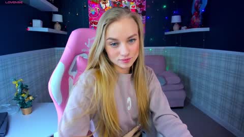 Snapshot of barbie_lis chatting on December 24, 12:00 am LisGTM2 Mon-Thu Sat 0100am-0700am online show from December 24, 12:00 am