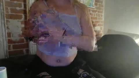 Snapshot of barbiedoll713 chatting on September 12, 2:01 am barbiedoll713 online show from September 12, 2:01 am