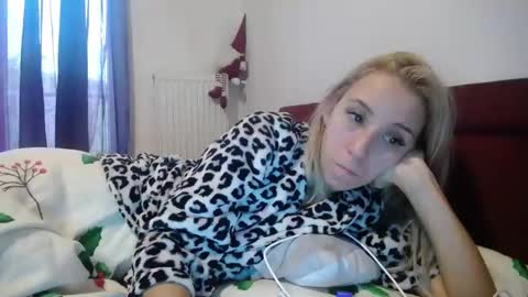 Snapshot of barelylegalblondy chatting on January 7, 10:22 am Lena online show from January 7, 10:22 am