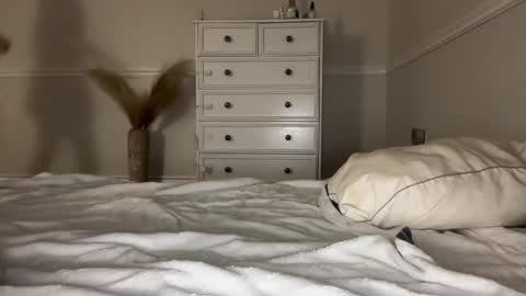 chicka online show from March 13, 5:42 am