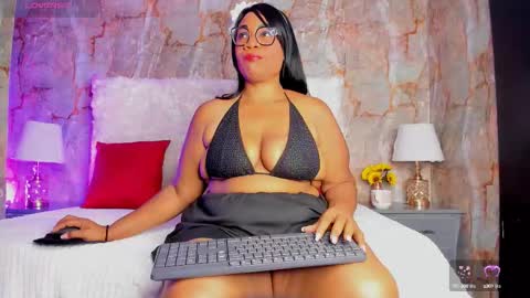 Bbwlatina01 online show from October 3, 11:59 am