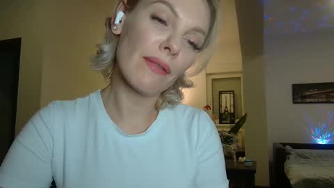 Snapshot of beautifulkollettee chatting on January 3, 8:01 pm Beautifulkollette online show from January 3, 8:01 pm