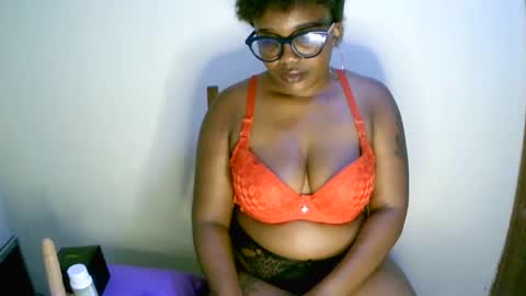 beautifulpeach2 online show from January 28, 7:32 pm