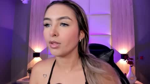 Bella cam online show from November 3, 7:29 pm