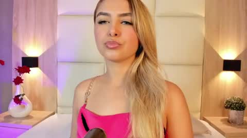 Bella cam online show from July 23, 7:11 pm