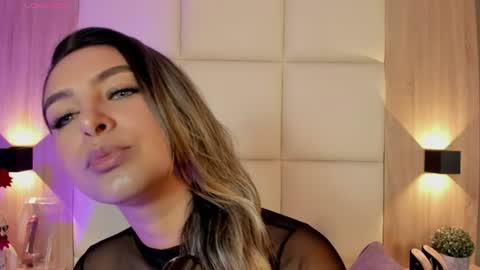 Bella cam online show from June 29, 7:02 pm
