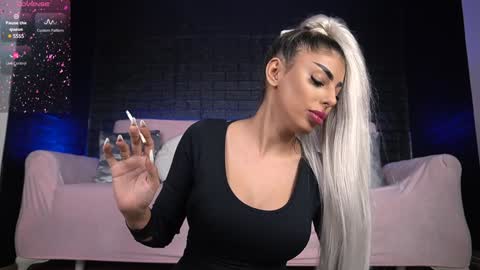 Snapshot of bella_blonda chatting on January 31, 8:43 pm Emma Bella online show from January 31, 8:43 pm