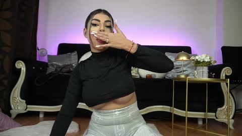 Snapshot of bella_blonda chatting on March 2, 9:30 pm Emma Bella online show from March 2, 9:30 pm
