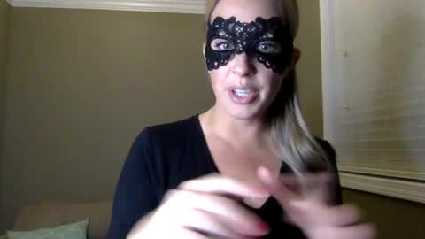 Snapshot of bella_bradford chatting on March 4, 2:17 am Bella Bradford online show from March 4, 2:17 am