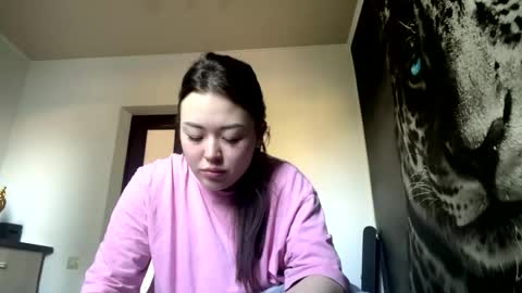 Hanna here Welcome  online show from May 6, 1:20 am