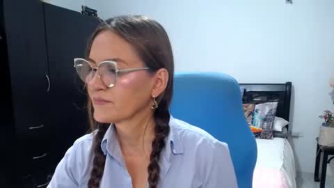 Bella online show from July 22, 7:04 pm