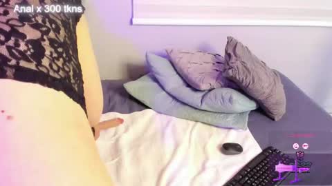 bella_milff online show from July 11, 10:10 pm