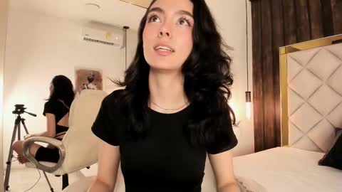 bella_nova__ online show from March 17, 8:46 pm