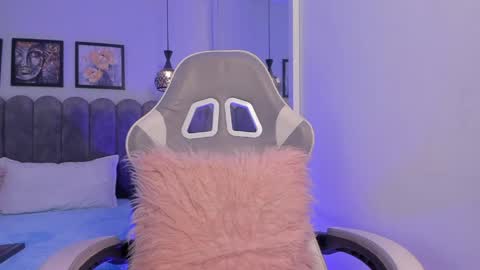 bella_peach_ online show from April 30, 3:12 am