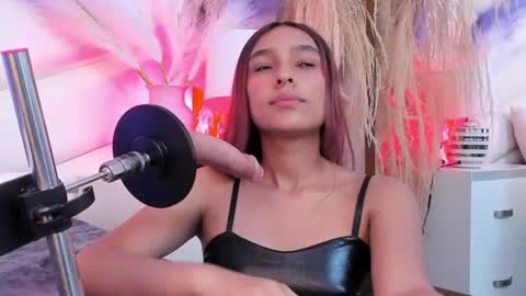 bella_peach_ online show from August 1, 5:09 am