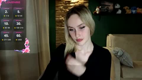 bella_villen online show from March 15, 10:56 pm