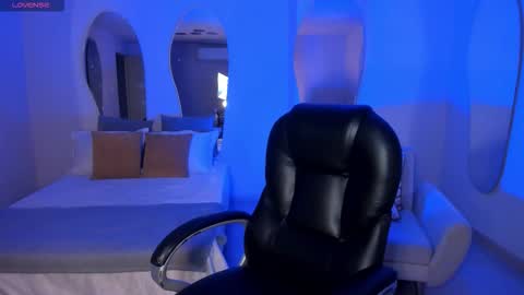 Snapshot of bellacarteer_ chatting on October 19, 5:59 pm Bella C online show from October 19, 5:59 pm
