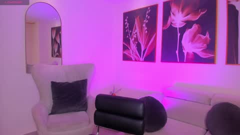 Snapshot of bellacarteer_ chatting on January 31, 12:18 pm Bella C online show from January 31, 12:18 pm
