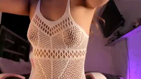 bellamoon_1 online show from July 1, 3:39 am