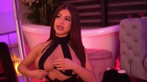 Bella online show from December 20, 7:07 pm