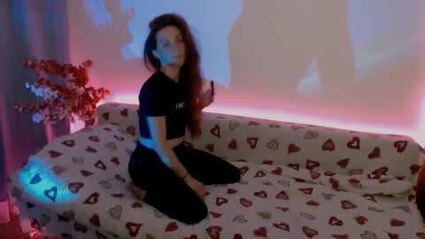 bellaqueen0701 online show from February 13, 5:25 pm