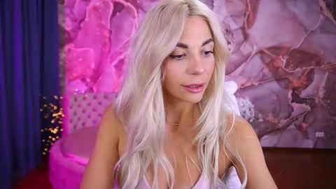 Bella online show from October 20, 8:12 pm