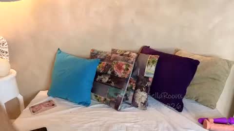 bellarooux online show from June 11, 12:57 pm