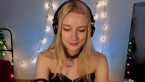 Hi Im NikaComing back online on Monday 3 online show from June 25, 9:02 am