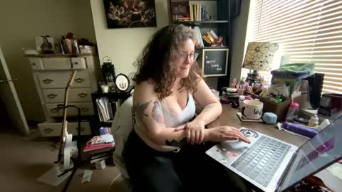 Betty Cake online show from December 19, 6:12 pm