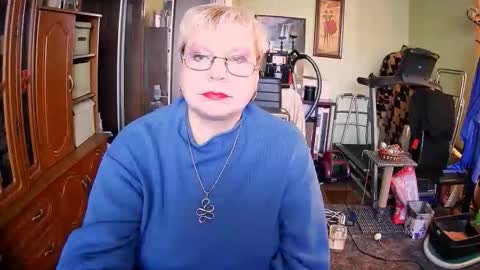 Snapshot of beverlyqcynia chatting on October 13, 11:02 am BeverlyQCynia online show from October 13, 11:02 am