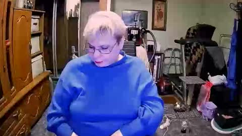 BeverlyQCynia online show from October 28, 2:45 pm